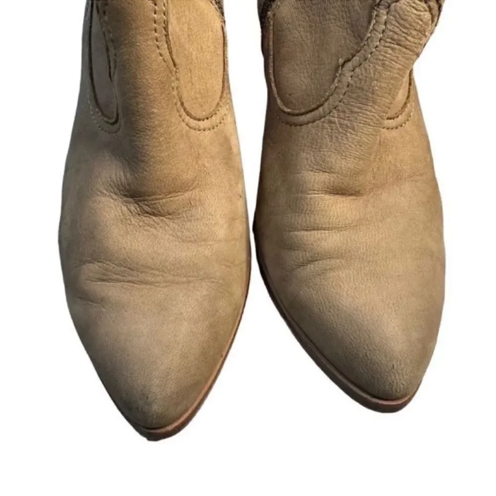 FRYE women’s suede tan ankle Boots stacked wooden heel pointed toe size 8.5